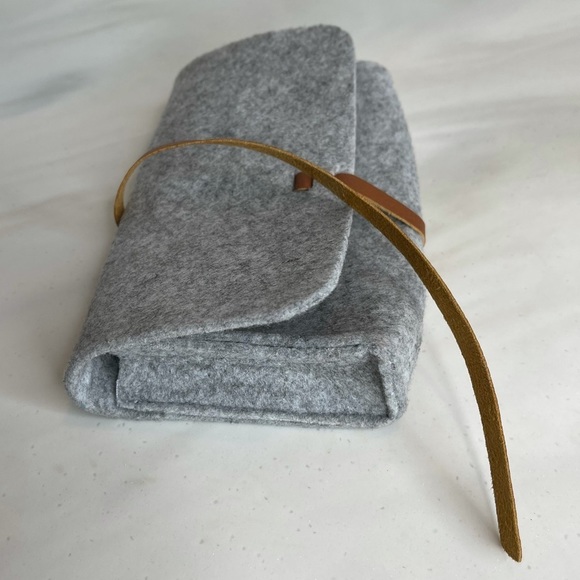 Gray Thick Felt Toiletry Bag - Picture 13 of 13